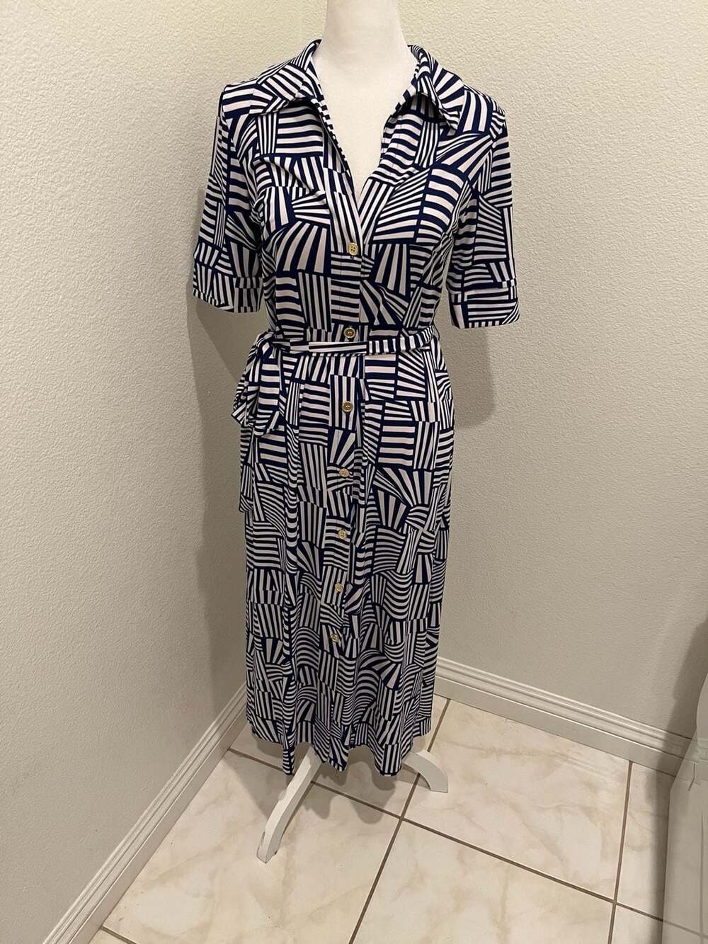 Leota Women's Short Sleeve Button-Down Midi Shirt Dress Blue +White Geometric